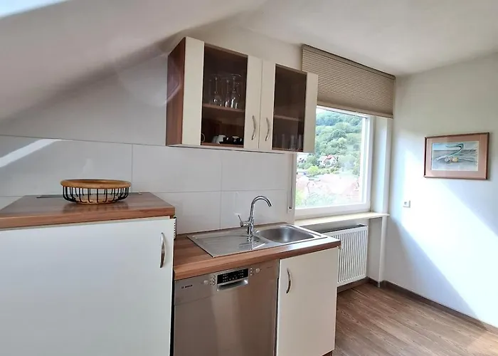Weinbergblick Im Haus Frey - 2br ,kueche, 2 Baeder, 2 Balkone, Parkplatz Direkt Vor Der Tuer Apartamento